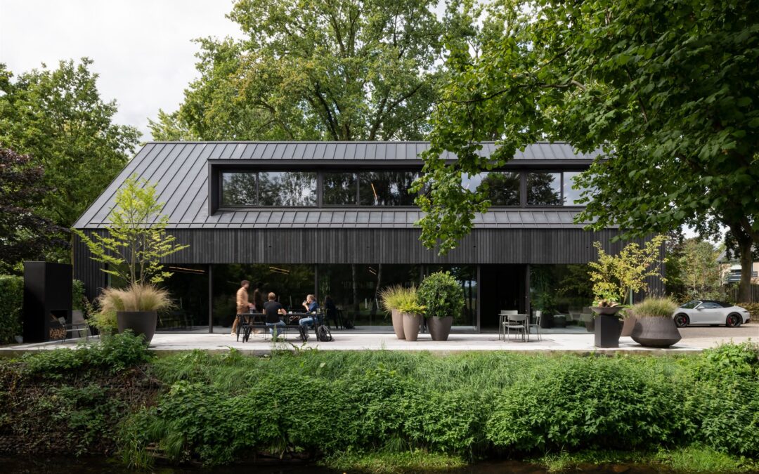 Zwarte schuur van Goirle valt op door niet op te vallen: architect richt blik op landschap